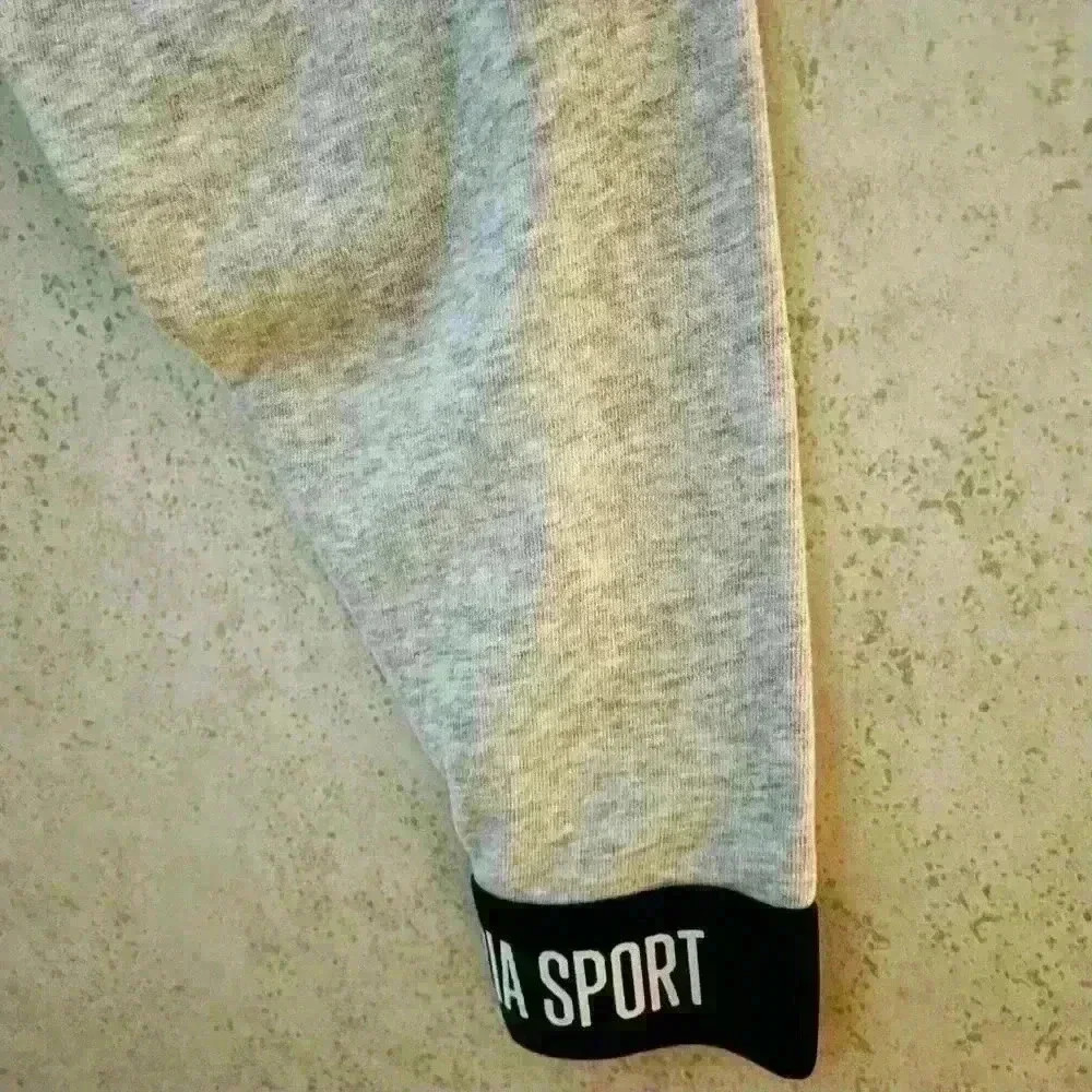 VICTORIA SPORT SMALL HEATHER GREY CREWNECK LOGO  ATHLETIC LOUNGE SOFT ACTIVEWARE - Picture 6 of 7